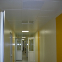 Внутренняя отделка больничного помещения, плита с антибактериалогическим покрытием